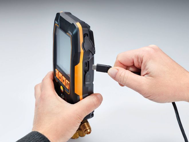 Smart digital manifold with wireless vacuum and clamp temperature probes plus clamp meter | Testo 570s